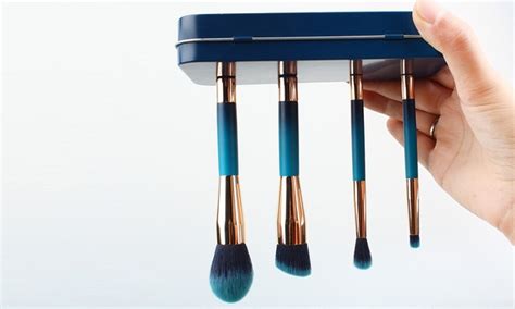 Unleash Your Creativity with Magic Magnet Make-up Brushes